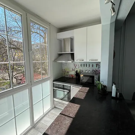 Apartment Stylish Near Airport And Metro, Self Check-in