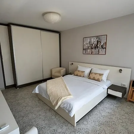 Stylish Near Airport And Metro, Self Check-in Apartmán